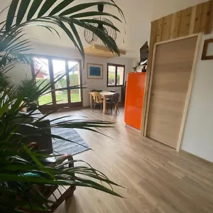 Au Calme Avec Vue Sur Les Montagnes. Appartement